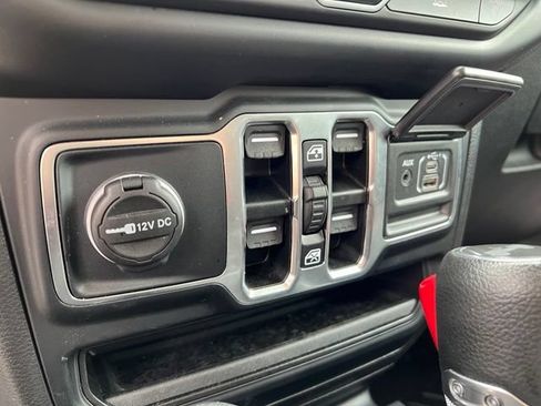 Used 2023 Jeep Wrangler Unlimited Sahara w/ Cold Weather Group AWD/4WD image 33