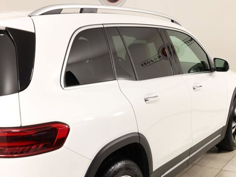 Used 2025 Mercedes-Benz GLB 250 4MATIC image 40