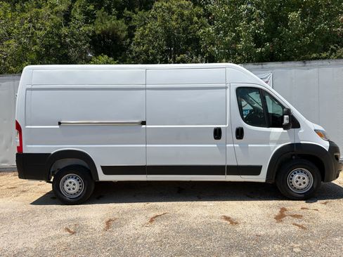 Used 2025 RAM ProMaster 2500 w/ Convenience Group FWD image 2