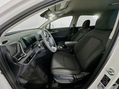 Used 2024 Kia Sportage LX image 13