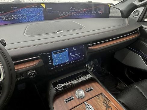 New 2026 Lincoln Navigator L Black Label AWD/4WD image 16