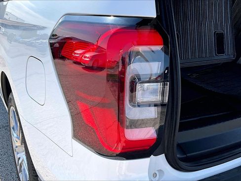 Used 2024 Ford Expedition Limited AWD/4WD image 29