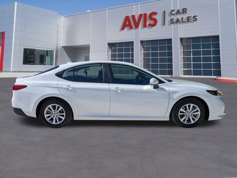 Used 2025 Toyota Camry LE image 5