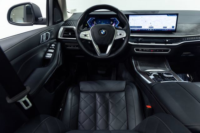Used 2025 BMW X7 xDrive40i AWD/4WD image 3