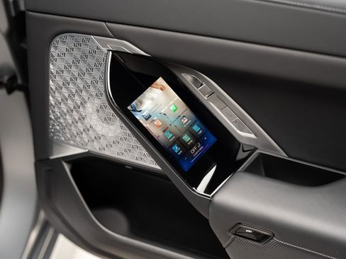 Used 2023 BMW 760i xDrive w/ Executive Package image 73