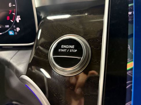 Used 2025 Mercedes-Benz GLC 350e 4MATIC w/ AMG Line image 16