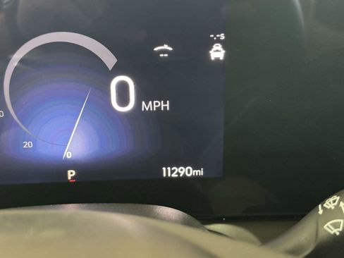 Used 2024 Buick Encore GX Avenir w/ Avenir Technology Package FWD image 11
