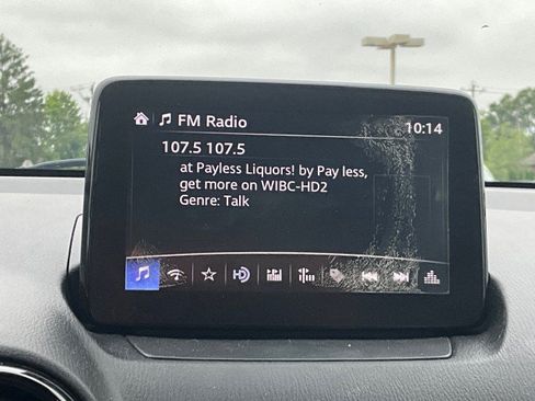 Used 2020 Toyota Yaris L FWD image 18