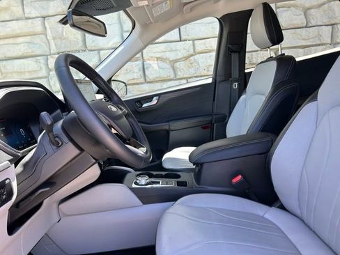 Used 2025 Ford Escape SE w/ PHEV Premium Package FWD image 8