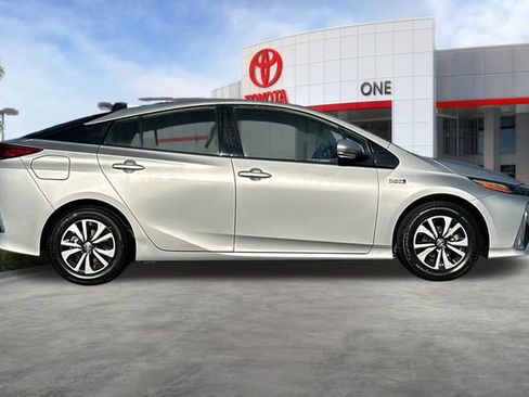 Certified 2018 Toyota Prius Prime Premium image 3