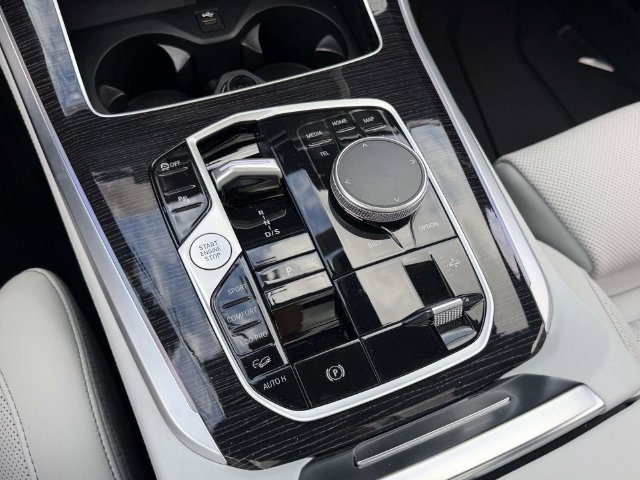 Used 2026 BMW X5 xDrive40i w/ M Sport Package AWD/4WD image 21