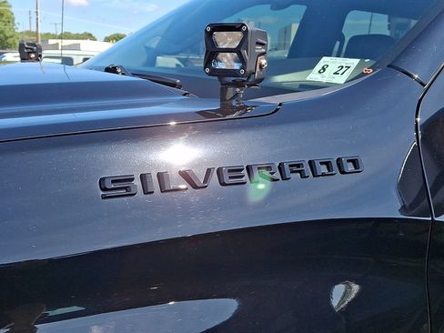 Used 2022 Chevrolet Silverado 1500 LT AWD/4WD image 9