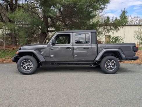 New 2026 Jeep Gladiator Sport image 8