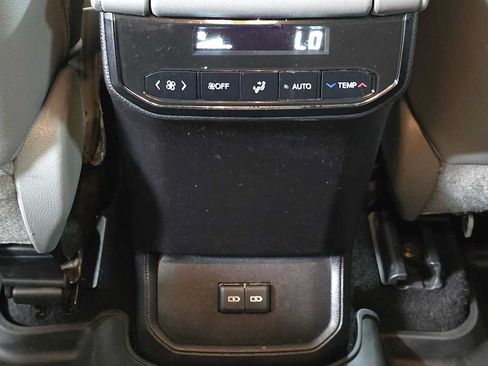 Used 2023 Toyota Highlander XLE AWD/4WD image 18