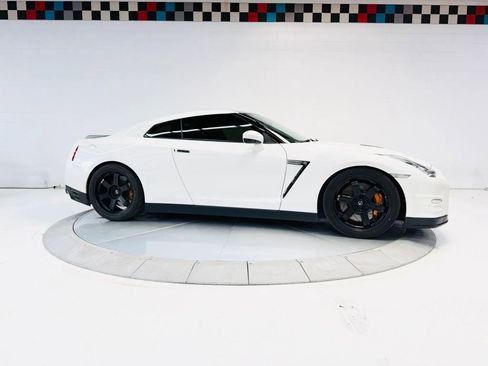 Used 2014 Nissan GT-R Black Edition AWD/4WD image 27