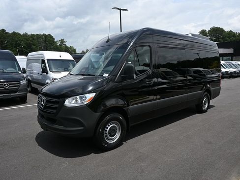 Used 2025 Mercedes-Benz Sprinter 2500 image 1