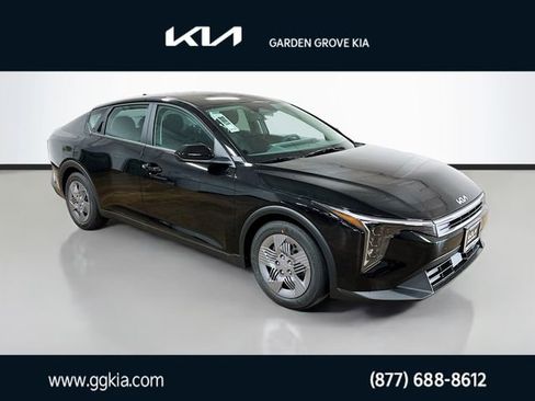 New 2025 Kia K4 LX image 1