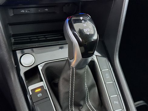 Used 2025 Volkswagen Taos SE image 24