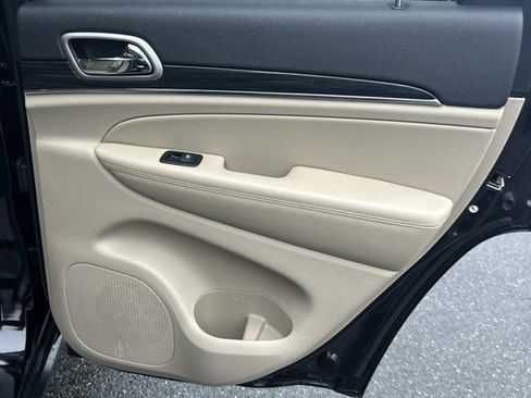 Used 2019 Jeep Grand Cherokee Limited image 21