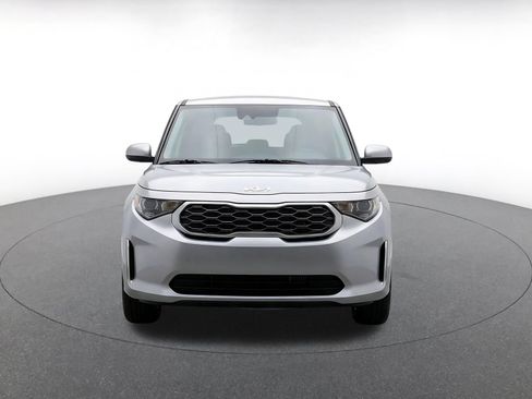 Used 2025 Kia Soul LX w/ LX Technology Package FWD image 2
