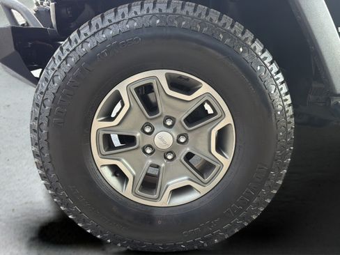 Used 2018 Jeep Wrangler Unlimited Rubicon w/ Dual Top Group AWD/4WD image 14