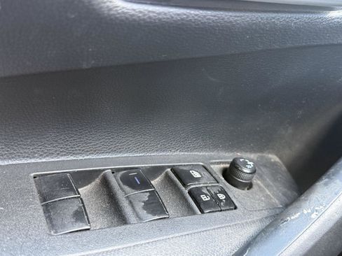 Used 2020 Toyota Corolla LE FWD image 14