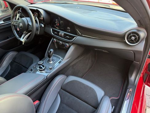 Used 2017 Alfa Romeo Giulia Quadrifoglio RWD image 47