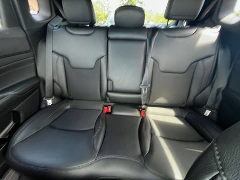 Used 2025 Jeep Compass Trailhawk AWD/4WD image 38