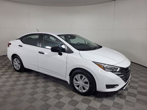 Used 2025 Nissan Versa S w/ Trunk Package image 11