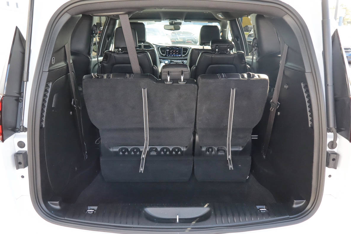 Used 2026 Chrysler Pacifica Select FWD image 19