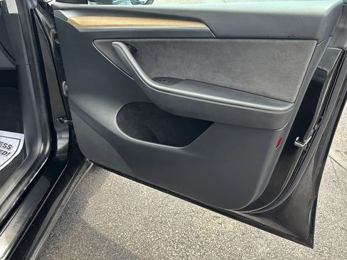 Used 2022 Tesla Model Y Long Range AWD/4WD image 15