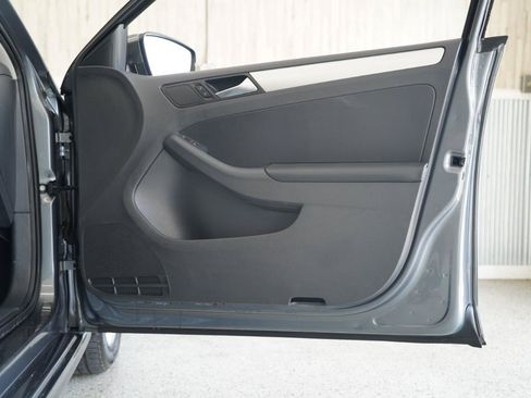 Used 2013 Volkswagen Jetta SE FWD image 32