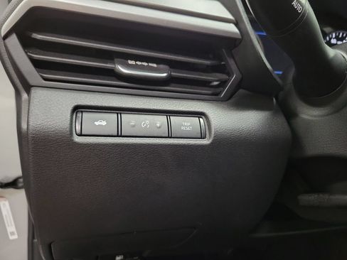 Used 2024 Nissan Altima 2.5 SV FWD image 25