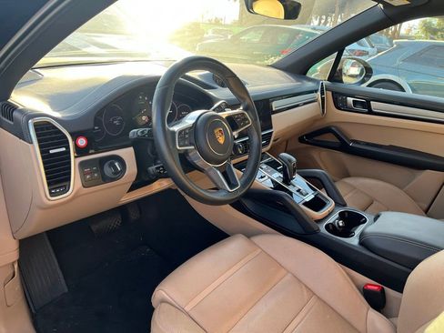 Used 2022 Porsche Cayenne Platinum Edition image 6