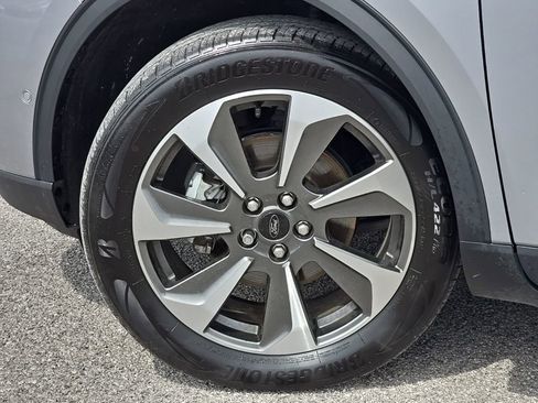 Certified 2023 Ford Escape Platinum w/ Premium Technology Package AWD/4WD image 10