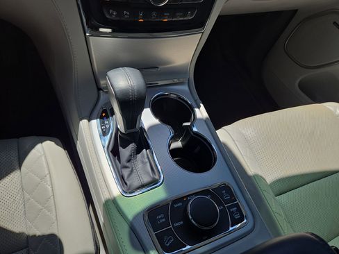 Used 2019 Jeep Grand Cherokee Summit AWD/4WD image 22