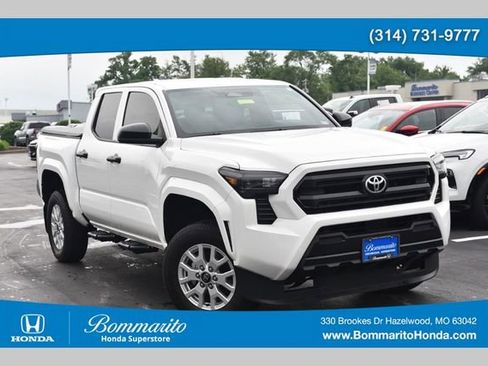 Used 2025 Toyota Tacoma SR AWD/4WD image 1