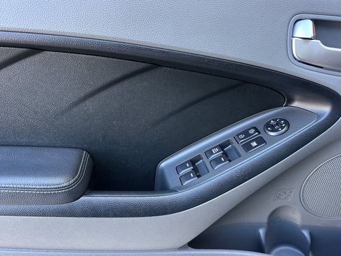 Used 2018 Kia Forte LX FWD image 11