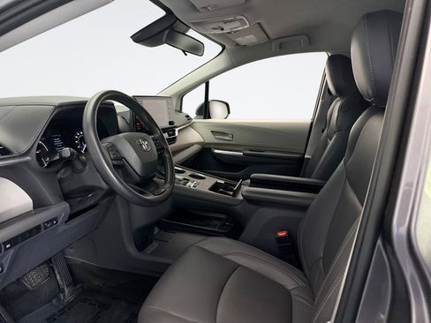 Used 2022 Toyota Sienna LE AWD/4WD image 10