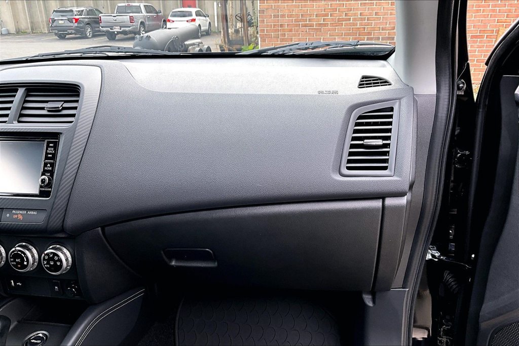 Used 2025 Mitsubishi Outlander Sport ES AWD/4WD image 15