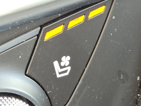 Used 2022 Chevrolet Traverse High Country image 13