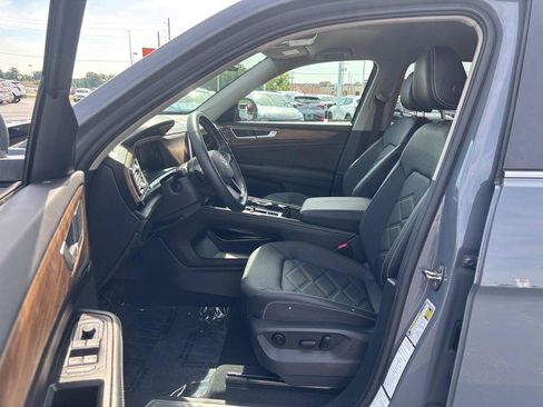 Used 2025 Volkswagen Atlas SE AWD/4WD image 9