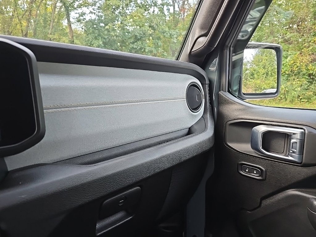 Used 2026 Jeep Wrangler Unlimited Sport AWD/4WD image 32