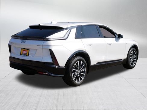 Used 2024 Cadillac Lyriq Sport RWD image 7