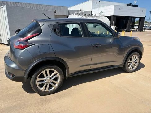 Used 2016 Nissan Juke S FWD image 3