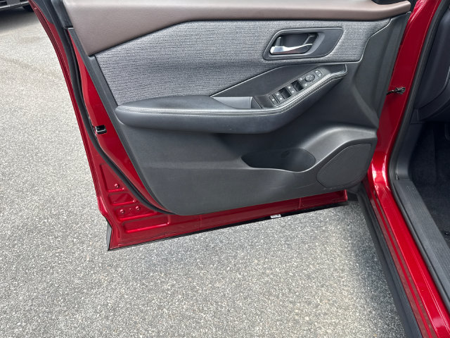 Used 2023 Nissan Rogue SV FWD image 10