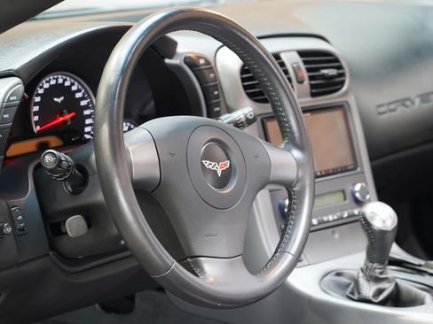 Used 2006 Chevrolet Corvette Convertible w/ Preferred Equipment Group RWD image 43