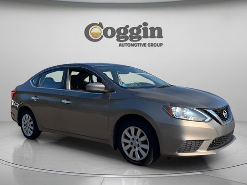 Used 2016 Nissan Sentra SV image 4