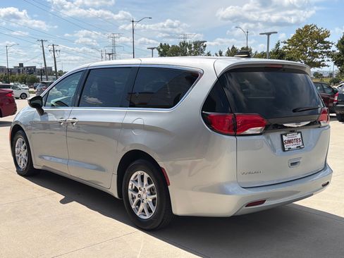 Used 2023 Chrysler Voyager LX FWD image 6