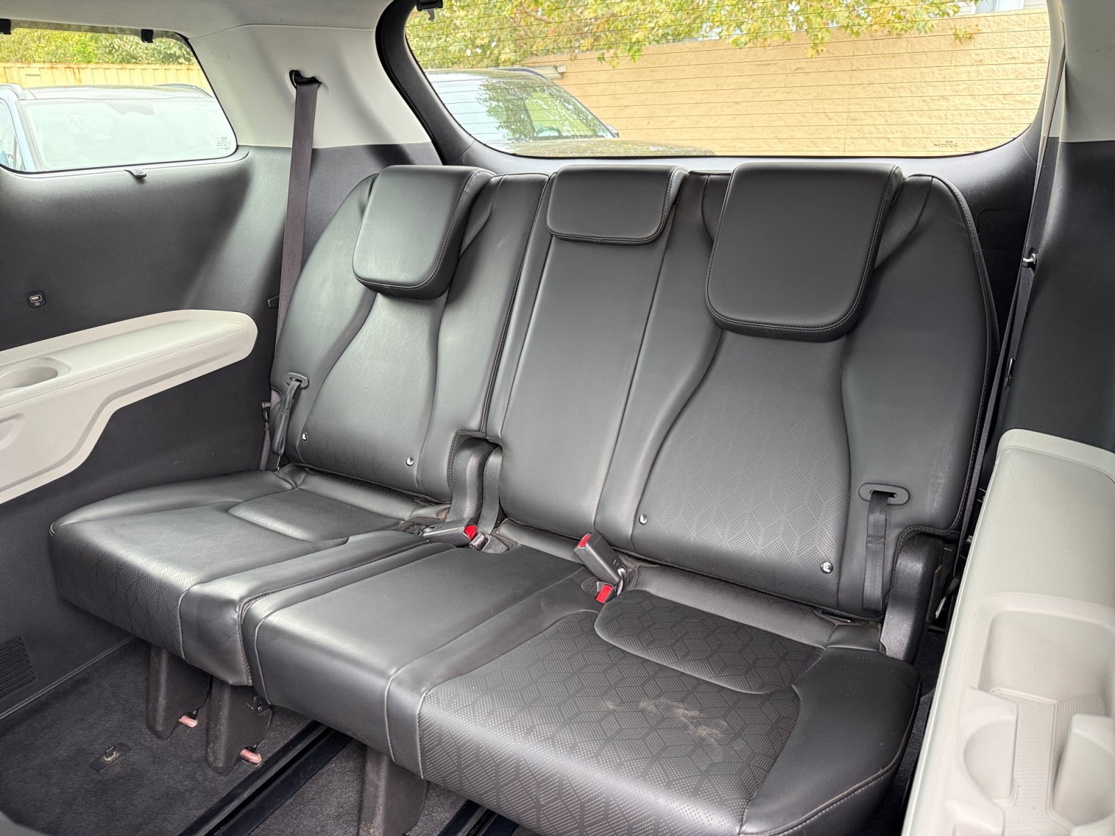 Used 2022 Kia Carnival EX FWD image 21